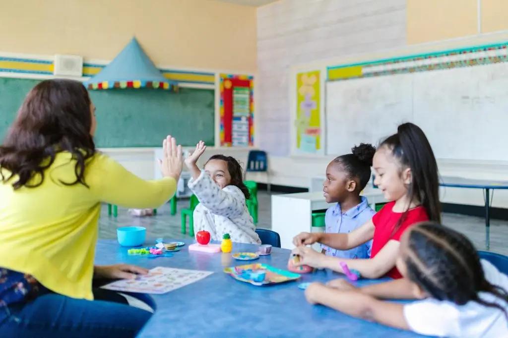 acompañamiento psicologico importancia infancia - Qué importancia tiene el área emocional en la primera infancia